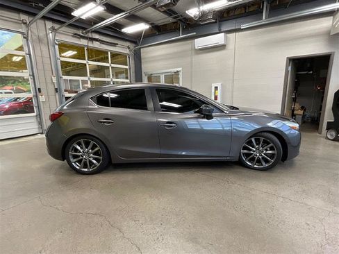 Used 2018 MAZDA MAZDA3 Touring FWD image 6