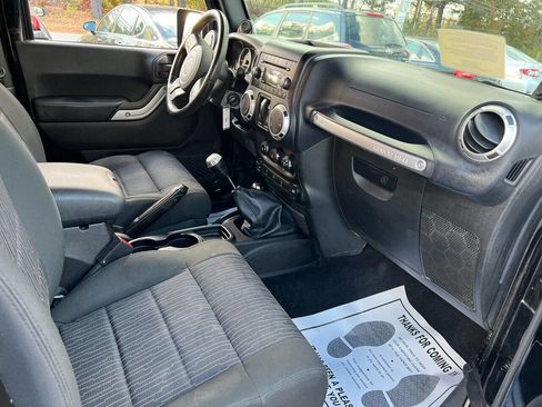 Used 2012 Jeep Wrangler Rubicon w/ PWR Convenience Group image 10