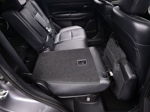 Used 2019 Mitsubishi Outlander SEL image 34