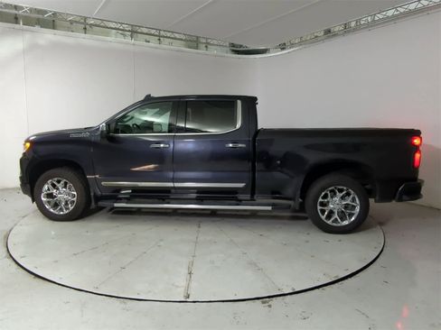 Used 2022 Chevrolet Silverado 1500 High Country w/ Technology Package image 3