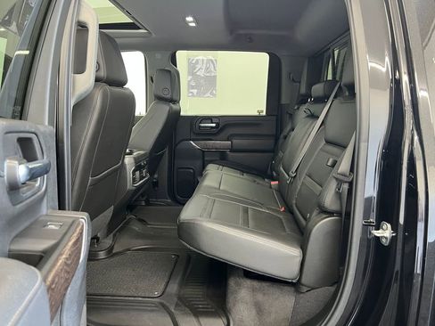 Used 2022 GMC Sierra 2500 Denali w/ Denali Black Diamond Edition AWD/4WD image 12