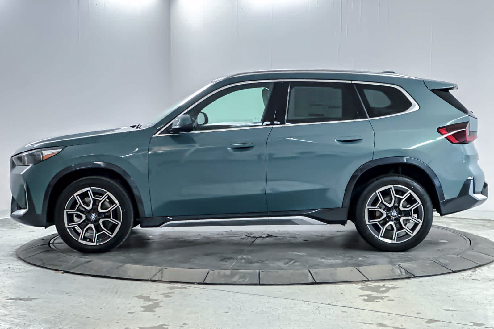 Used 2026 BMW X1 xDrive28i AWD/4WD image 5