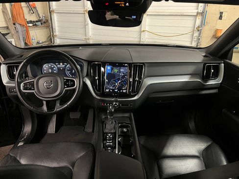 Used 2018 Volvo XC60 T6 Momentum w/ Convenience Package AWD/4WD image 14