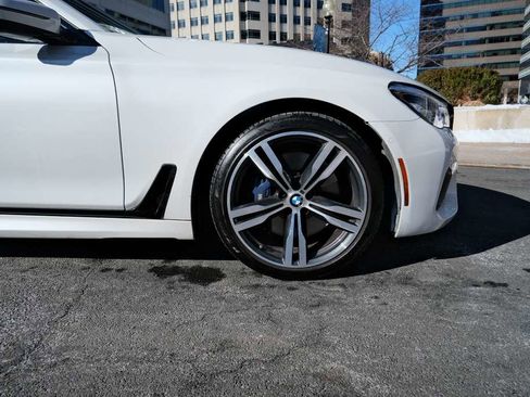 Used 2018 BMW 750i image 15