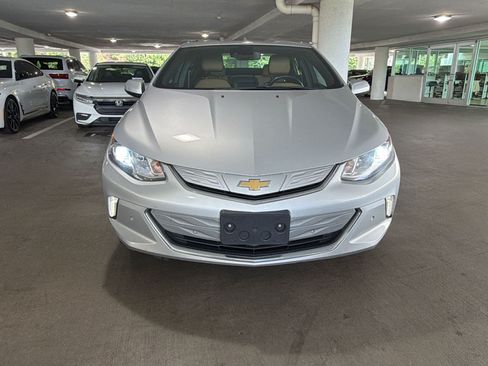 Used 2018 Chevrolet Volt Premier w/ Driver Confidence Package FWD image 5