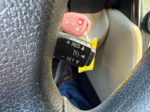 Used 2014 Toyota Camry LE image 14