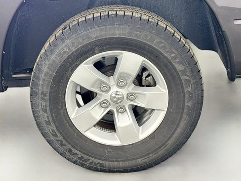 Used 2021 RAM 1500 Classic SLT w/ Electronics Group RWD image 40