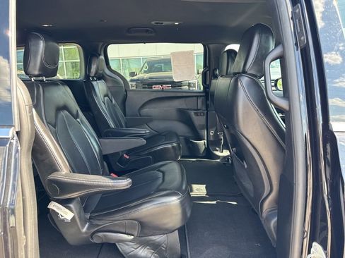 Used 2025 Chrysler Pacifica Select FWD image 20