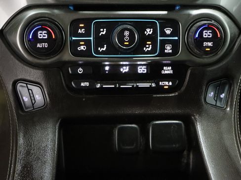 Used 2015 Chevrolet Suburban LT RWD image 19