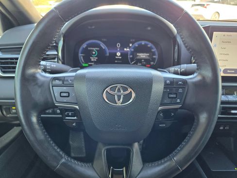 Used 2025 Toyota Camry XSE FWD image 11