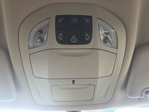 Used 2023 Chrysler Pacifica Touring-L image 33