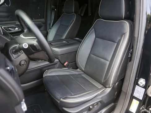 Used 2023 GMC Yukon SLT w/ SLT Luxury Package RWD image 5