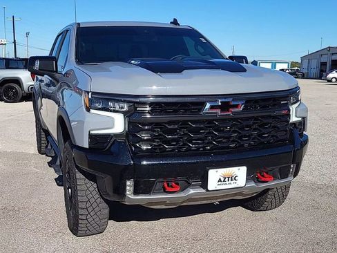 Used 2024 Chevrolet Silverado 1500 ZR2 image 2