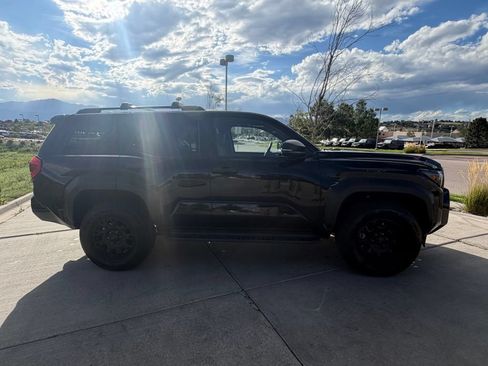 Used 2025 Toyota 4Runner TRD Off-Road Premium AWD/4WD image 9