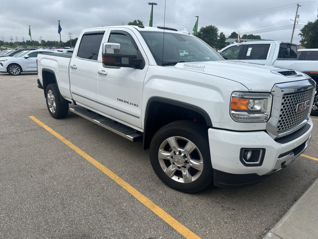 Used 2017 GMC Sierra 2500 Denali w/ Duramax Plus Package AWD/4WD image 2