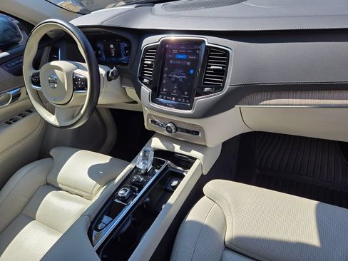 Certified 2023 Volvo XC90 B6 Ultimate w/ Protection Package Premier AWD/4WD image 10