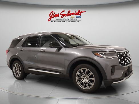 Used 2025 Ford Explorer Platinum AWD/4WD image 2