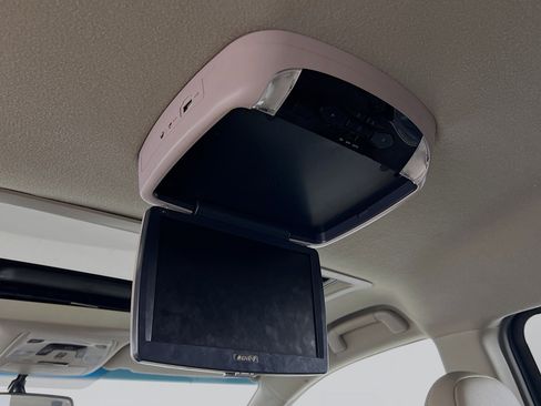 Used 2014 Toyota Sienna XLE image 27