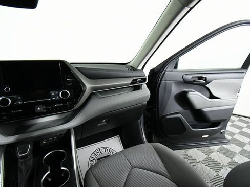 Used 2023 Toyota Highlander LE image 20