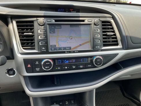 Used 2017 Toyota Highlander Limited AWD/4WD image 15