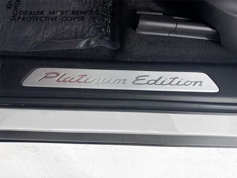 Certified 2022 Porsche Cayenne Platinum Edition image 10