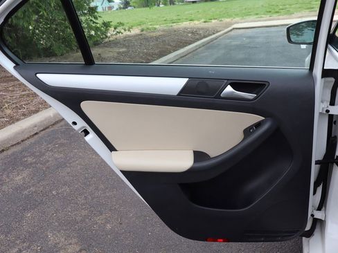 Used 2013 Volkswagen Jetta SE FWD image 24