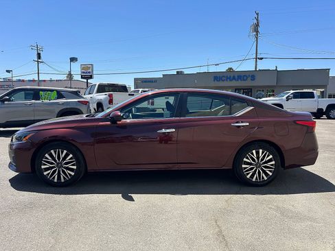 Used 2023 Nissan Altima 2.5 SV FWD image 6