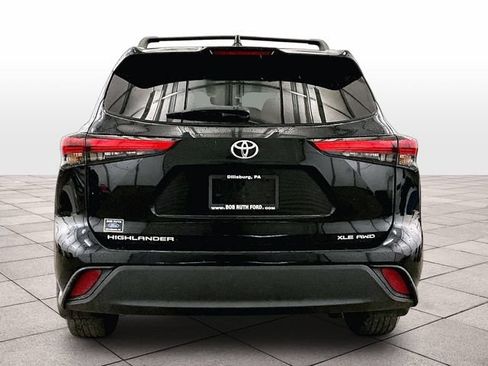 Used 2022 Toyota Highlander XLE AWD/4WD image 4