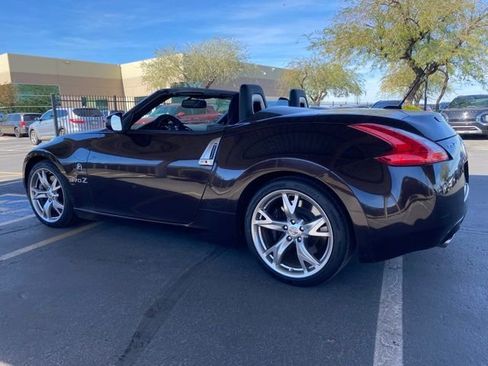 Used 2010 Nissan 370Z Touring w/ Sport Pkg image 2