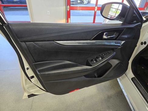 Used 2018 Nissan Maxima SR w/ Midnight Edition FWD image 10