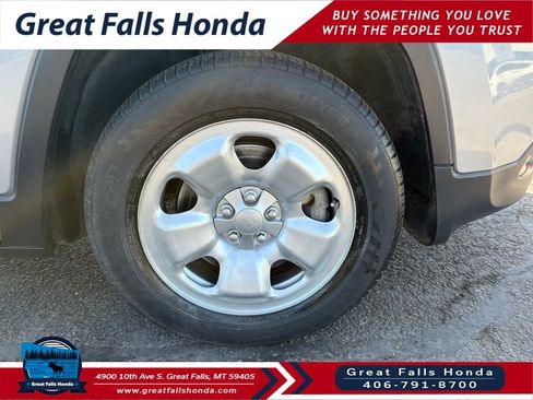 Used 2014 Jeep Cherokee Sport image 29