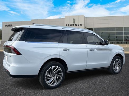 New 2025 Lincoln Navigator Reserve image 3