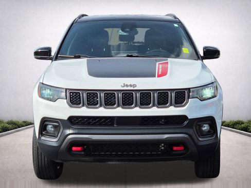 Used 2023 Jeep Compass Trailhawk AWD/4WD image 3