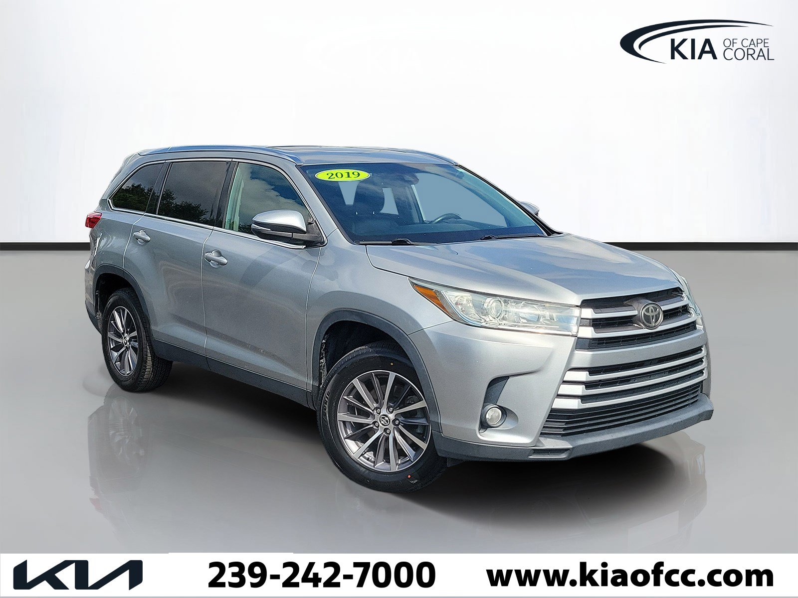 Used 2019 Toyota Highlander XLE FWD image 1
