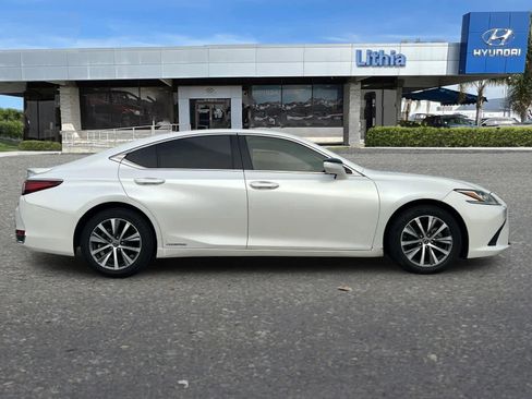 Used 2019 Lexus ES 300h image 9
