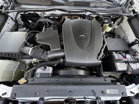 Used 2016 Toyota Tacoma SR5 image 10