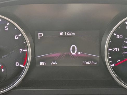 Certified 2023 Kia Carnival LX FWD image 22