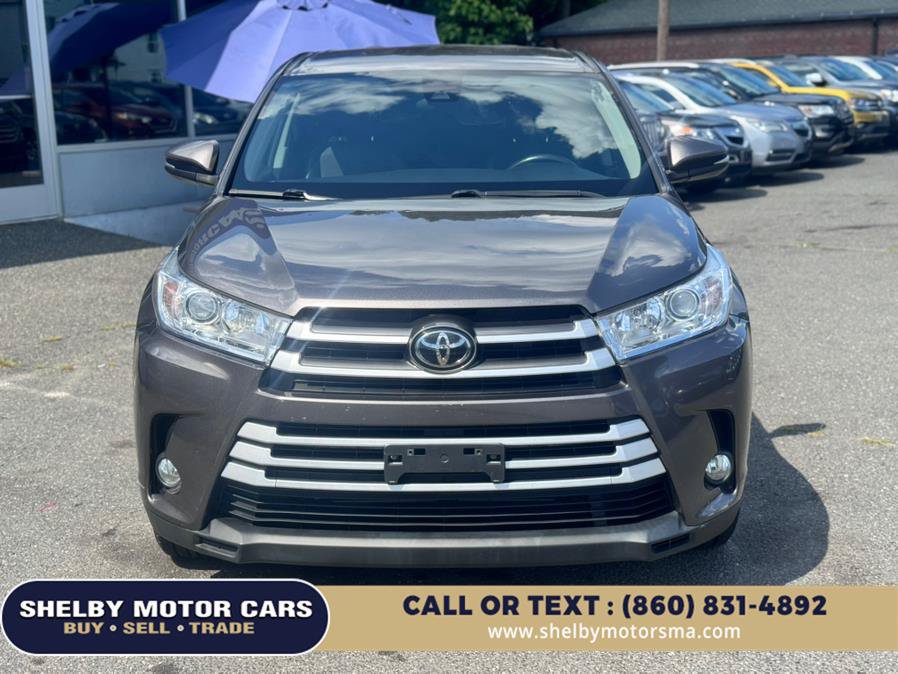 Used 2017 Toyota Highlander Plus w/ Carpet Mat Package AWD/4WD image 2