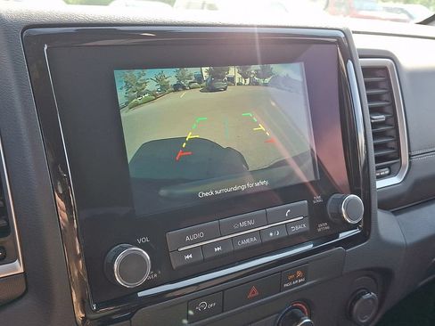 Used 2023 Nissan Frontier SV AWD/4WD image 3