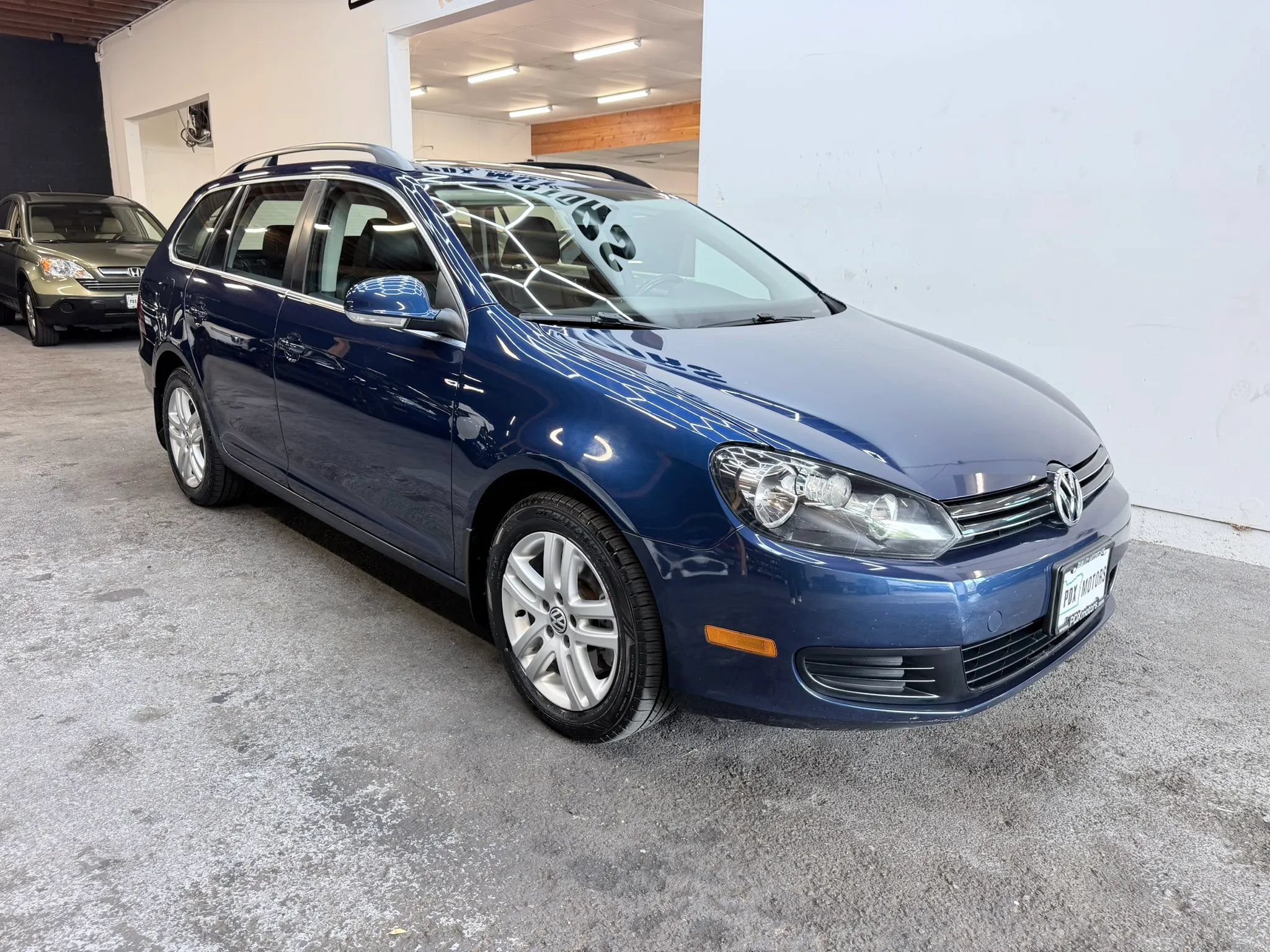 Used 2011 Volkswagen Jetta TDI FWD image 2