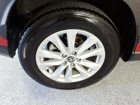 Used 2023 Toyota Corolla Cross LE FWD image 6