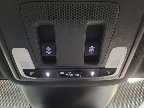 Used 2025 Honda Pilot TrailSport image 22