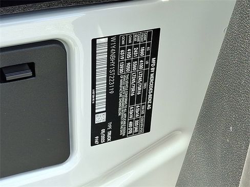 Used 2025 Mercedes-Benz Sprinter 2500 image 21