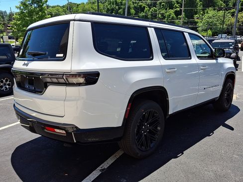 New 2026 Jeep Grand Wagoneer Limited AWD/4WD image 3