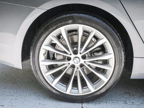 Used 2021 BMW 530i w/ Premium Package RWD image 13