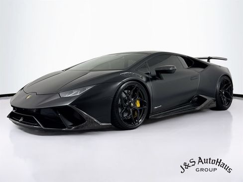 Used 2018 Lamborghini Huracan Performante AWD/4WD image 3