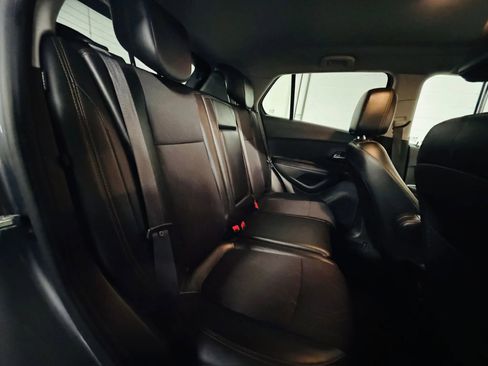Used 2019 Chevrolet Trax LT w/ LT Convenience Package FWD image 10