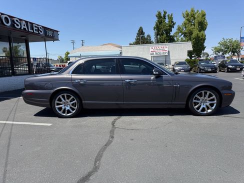 Used 2008 Jaguar XJ8 RWD image 2