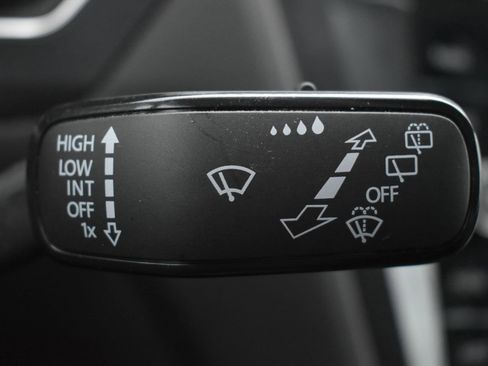 Used 2020 Volkswagen Tiguan SEL image 25