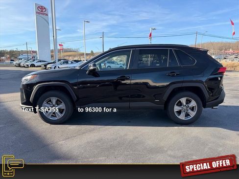 Used 2025 Toyota RAV4 XLE image 8